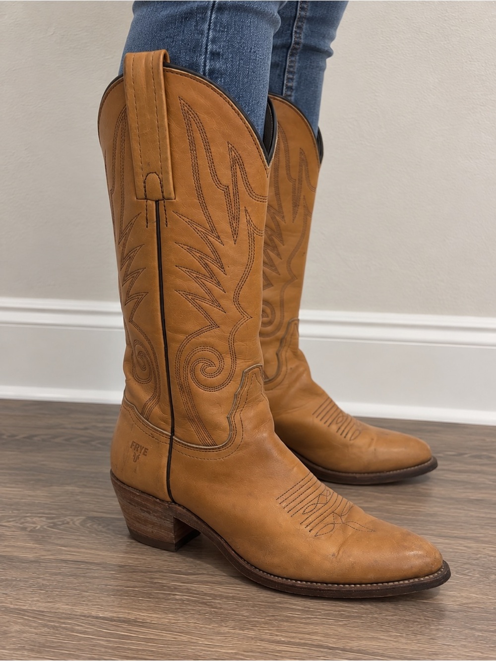 Women's size 6.5 vintage Frye Tan Leather Western Cowgirl Boots